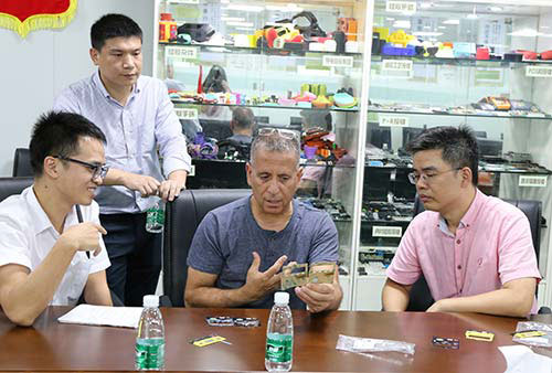 硅膠制品廠(chǎng)迎來(lái)國(guó)外客戶(hù)