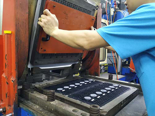 多色硅膠按鍵生產(chǎn)過程