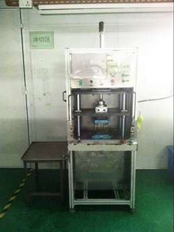 自動沖切機
